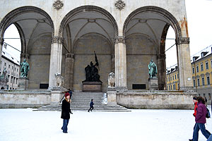 Kelly in Munich's historic district